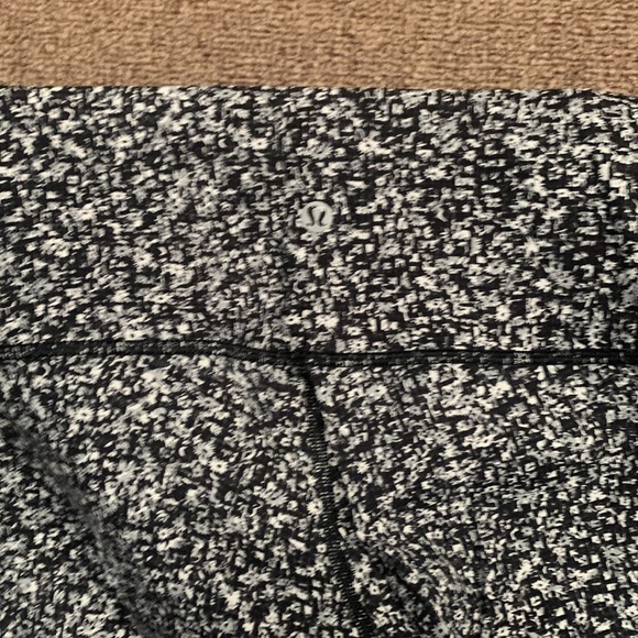 Lululemon Floral Alpine White Black Leggings - Picture 3 of 5